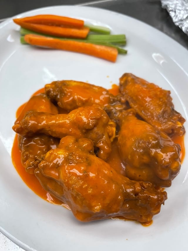 6ct Buffalo Wings.