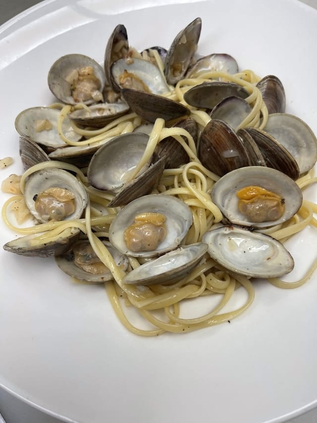 White Clams L 8pc..