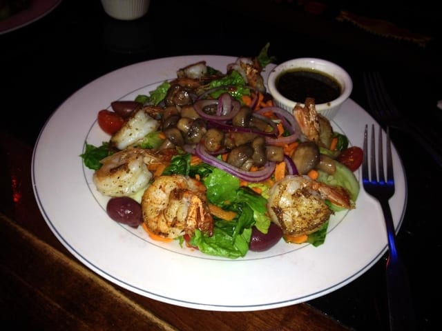 MEDITERRANEAN SALAD W/ SHRIMP 5pc.