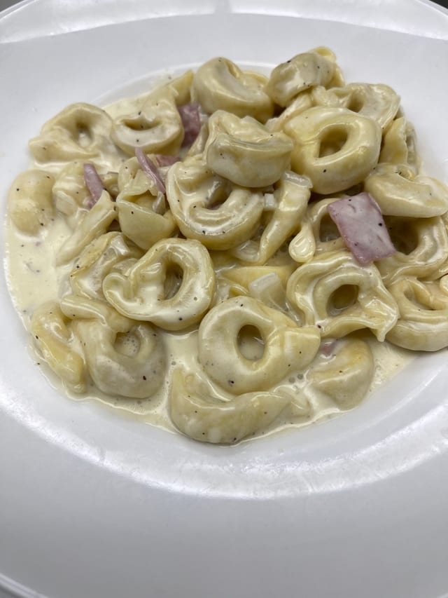 Alfredo Tortellini W/ Ham & Onions L.